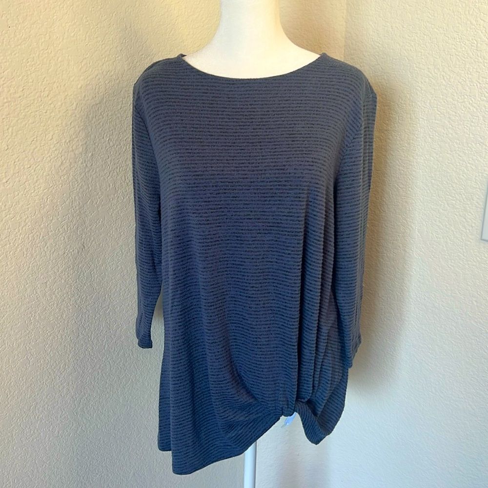 matty m Women's 3/4 Sleeve Blue Striped Twist Bottom Pull Over Sweater ~ Size M